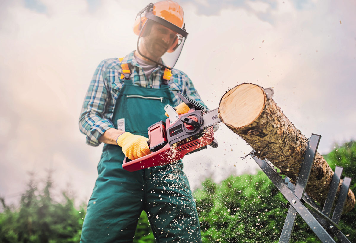 Απεικονίζεται το αλυσοπρίονο